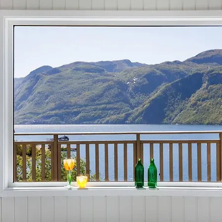 Unique House On The Fjord Near Preikestolen Dom wakacyjny