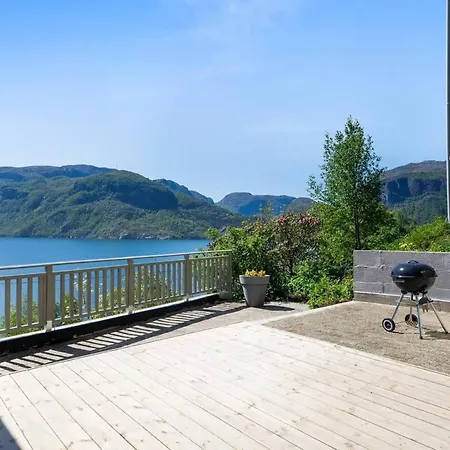 Unique House On The Fjord Near Preikestolen