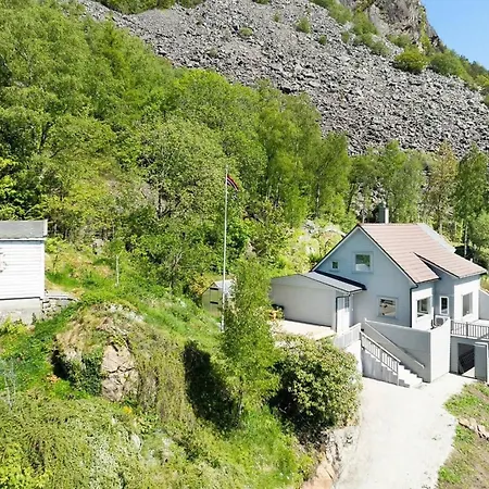 Dom wakacyjny Unique House On The Fjord Near Preikestolen Forsand
