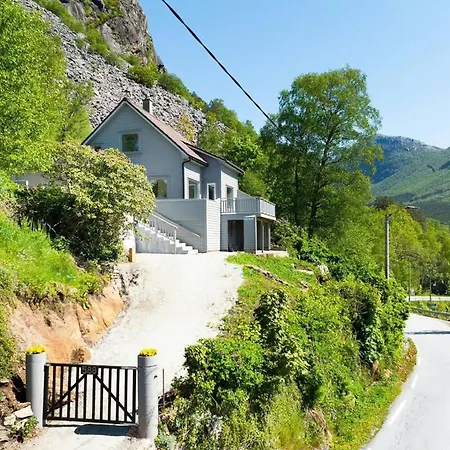 Dom wakacyjny Unique House On The Fjord Near Preikestolen *