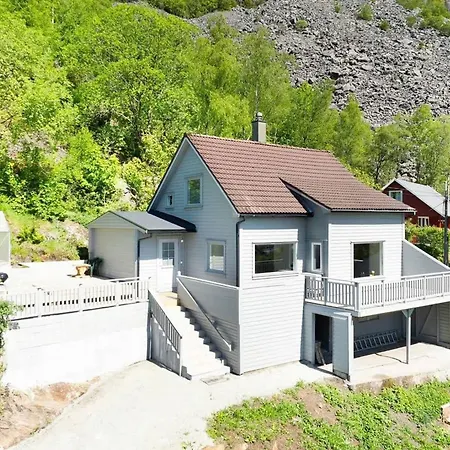 Unique House On The Fjord Near Preikestolen Forsand